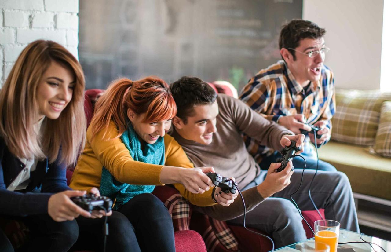 Ways to Socialize Without Spending Money - CreditRepair.com Ways to Socialize Without Spending Money - CreditRepair.com